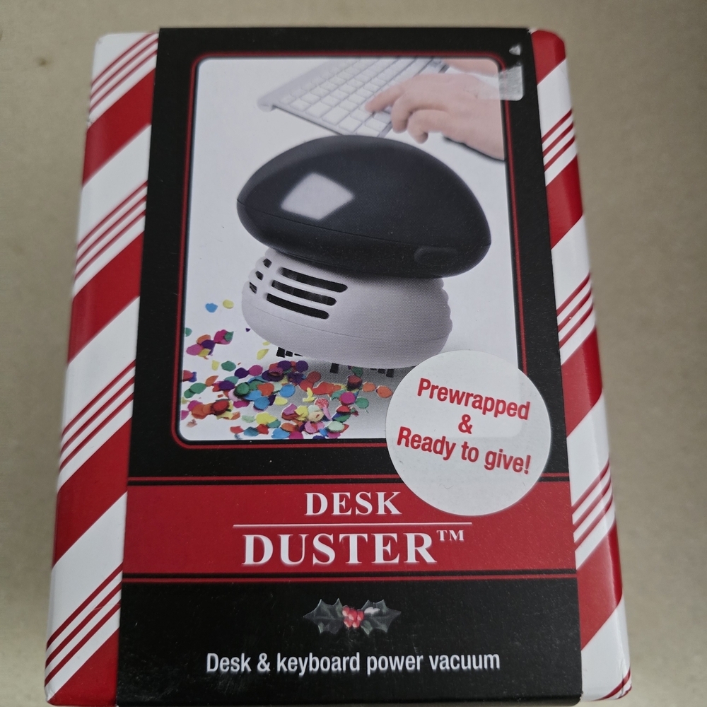 Pre-wrapped Gifts:Desk Duster Vacuum